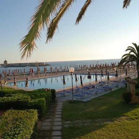 Hotel Baia Del Sole Civitavecchia Exterior foto