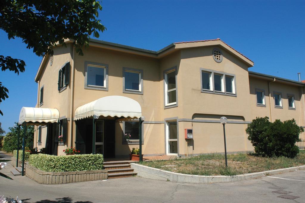 Hotel Baia Del Sole Civitavecchia Exterior foto