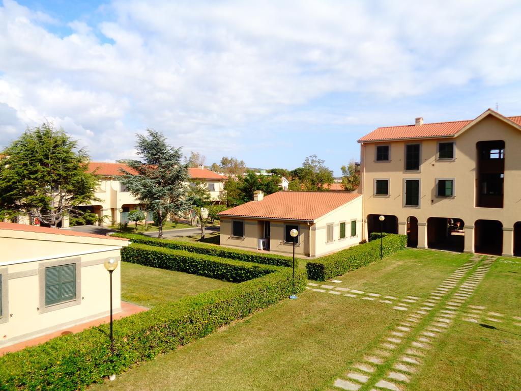 Hotel Baia Del Sole Civitavecchia Exterior foto